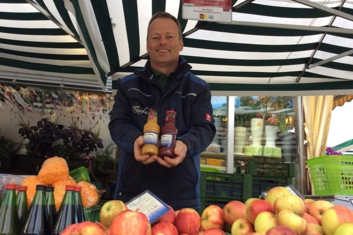 Josef Nuster steht ebenfalls am Kaiser-Josef-Markt. Heuer bietet er auch Smoothies - aus Obst, "das ich nicht mehr verkaufen kann".