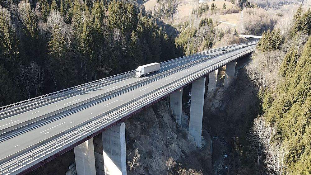 Die Steinbrückenbachbrücke wird neu gebaut - man rechnet mit einer vierjährigen Bauzeit