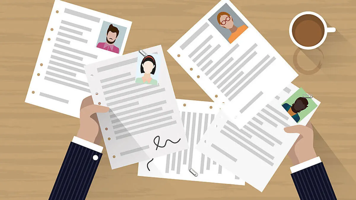 Hunderte Bewerbungen haben Personalverantwortliche teils am Tisch - punktet man mit guten Noten?