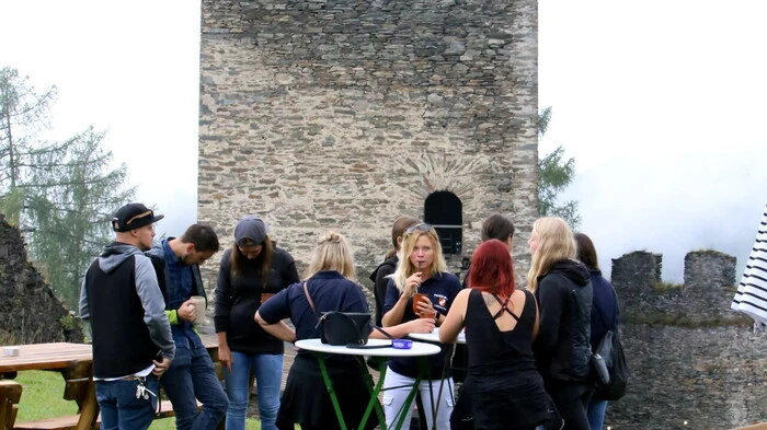 Viel los war am Wochenende im Glantal. Große und kleine Besucher hatten sich anlässlich der Eröffnung auf der Burgruine Liebenfels eingefunden. 
