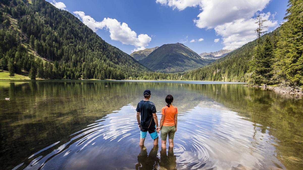 Abkühlung findet man im Etrachsee im Bezirk Murau