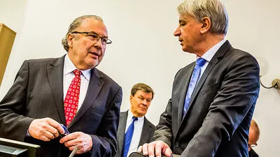 Angeklagter Kulterer mit Anwalt Weixelbaum, im Hintergrund Mitangeklagter Oblak