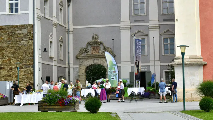 Hunderte Wanderfreudige aus vielen Teilen der Steiermark fanden sich in Pöllau zur 2. Steirischen Roas im Pöllauertal ein