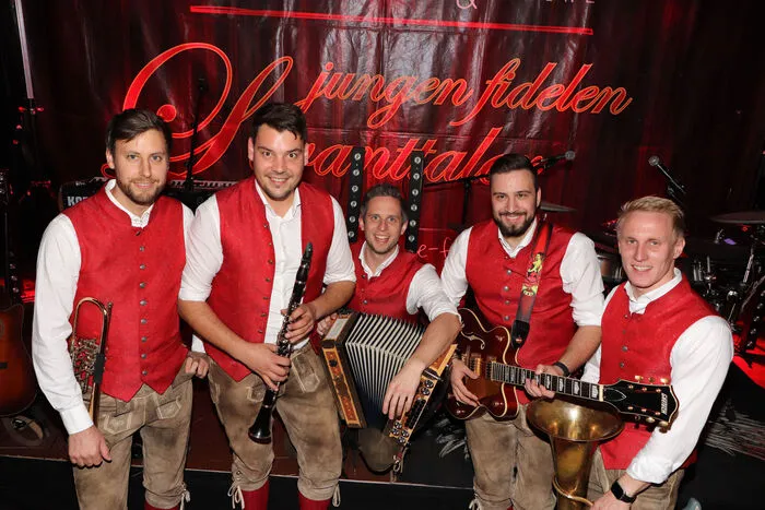 Musikalisch sorgten Gabriel Urach mit seinen "Jungen fidelen Lavanttaler" mit Markus Loibnegger, Matthias Sodnek, Andreas Riegler und Stefan Urach für Stimmung im Tanzsaal