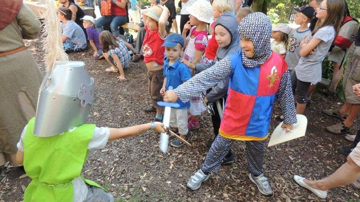 Viel Spaß für große und kleine Helden gibt es im Märchenwald Steiermark