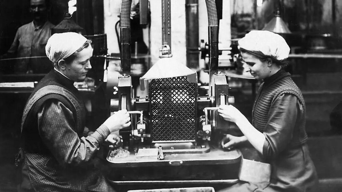 Im Krieg waren Frauen auch in der Industrie sehr gefragte Arbeitskräfte.