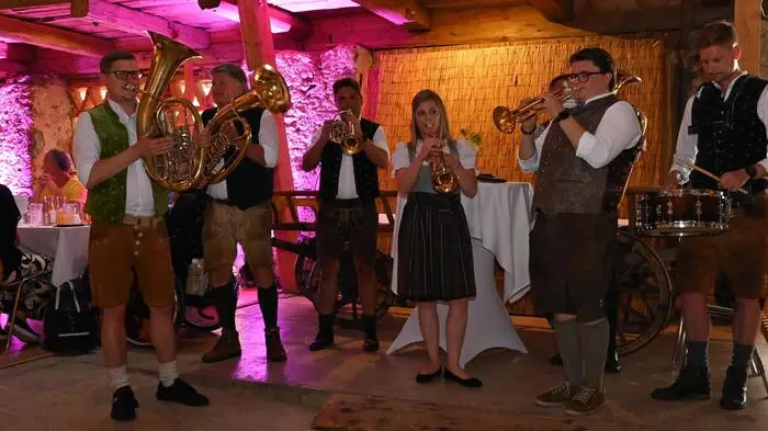 Den Auftakt machten die  „Ebersteiner Kirchtagsmusi“.