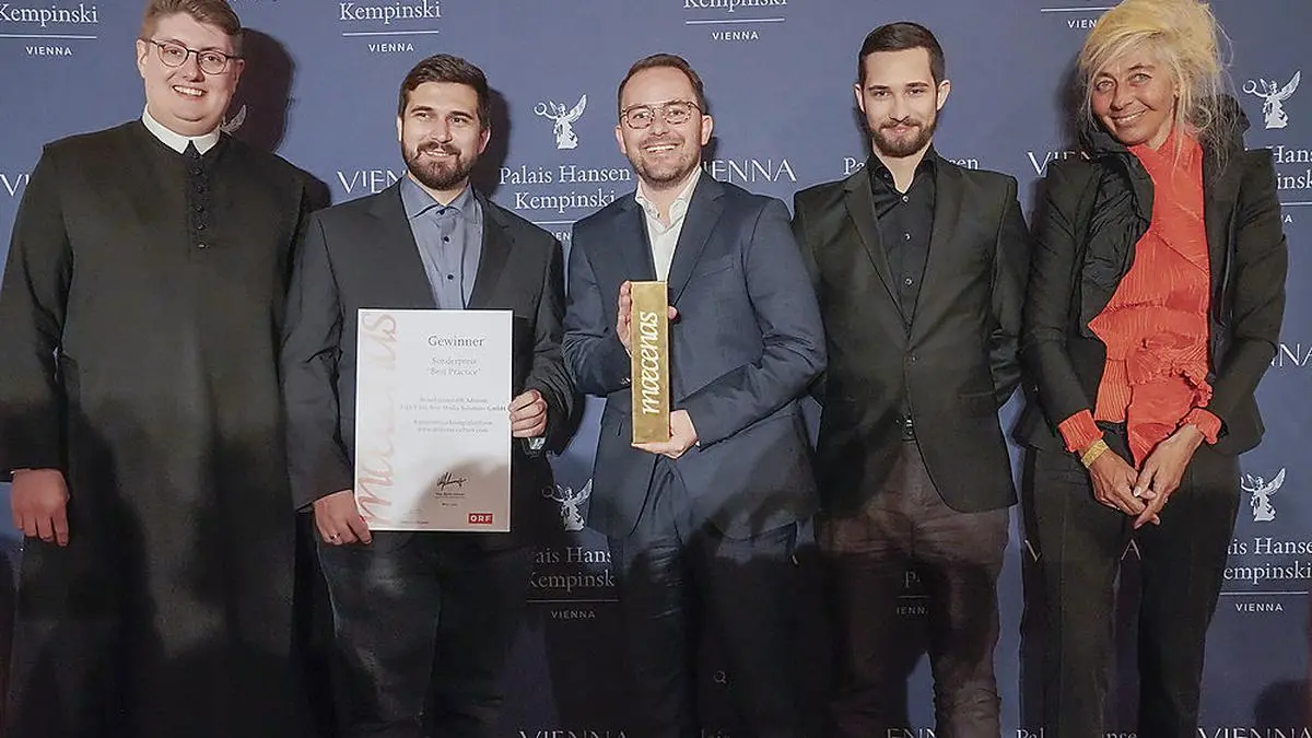 Die Verantwortlichen des Stifts und der Agentur LightCyde bei der Verleihung in Wien