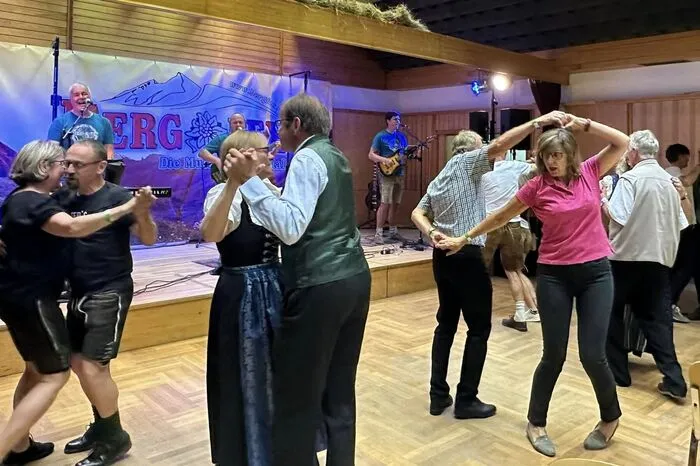 Die Knappenkapelle Oberzeiring spielte beim Frühschoppen und Bergfex sorgte für ordentliche Stimmung