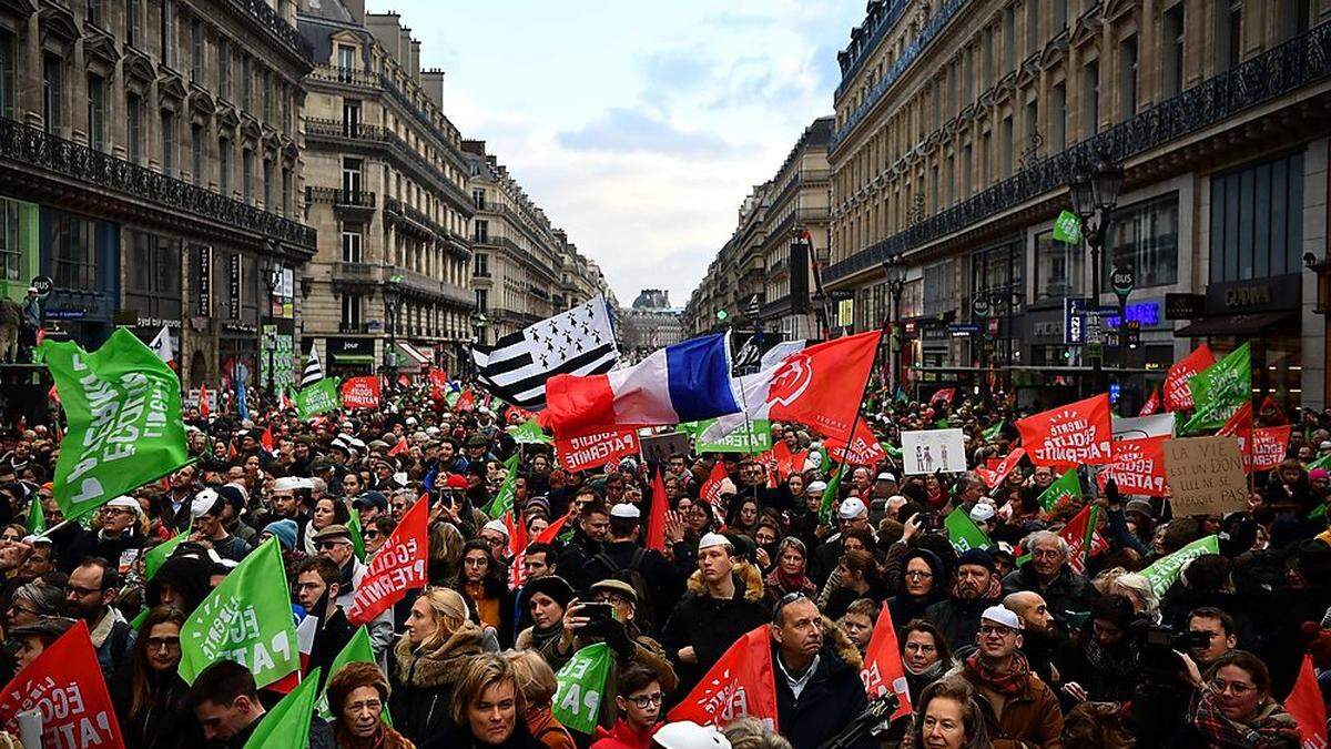 FRANCE-SOCIAL-BIOETHICS-SENATE-DEMO