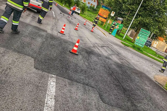 Der Motorradlenker wurde leicht verletzt.