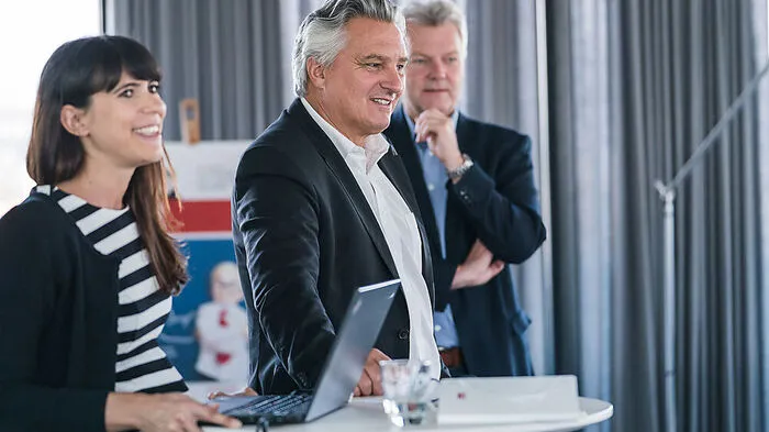 Bettina Schmid (Dialog-Ressort), Chefredakteur Hubert Patterer und Medienmanager Bernd Olbrich