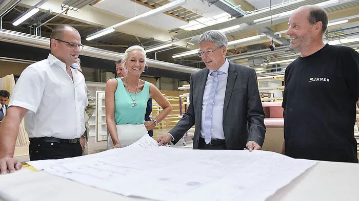 Landeshauptmann Kaiser mit den Geschäftsführern Erika Verachter und Wolfgang Walzl