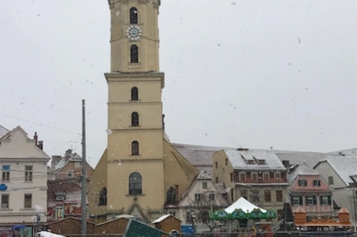 ... und setzt Graz eine dünne, weiße Haube auf.