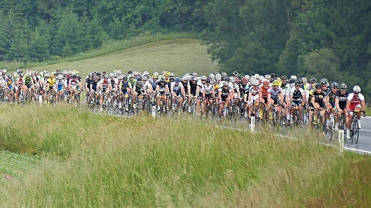 Am Sonntag werden wieder viele Aktive aus vielen Ländern bei der Dolomiten-Rundfahrt in die Pedale treten