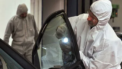 Ermittler bei der Spurensuche vor knapp sieben Jahren