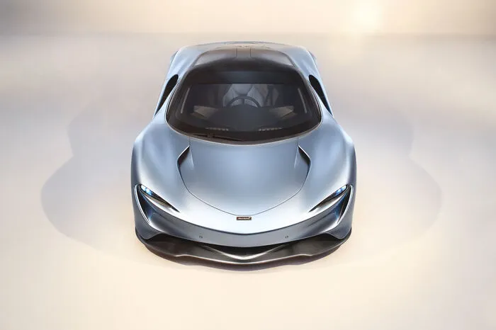 Die aerodynamisch optimierte Karosserie wird ergänzt durch zahlreiche innovative Merkmale wie statische Aeroabdeckungen aus Kohlefaser an den Vorderrädern, einfahrbare digitale Rückfahrkameras (anstelle von Spiegeln) und patentierte aktive hintere Luftführungen.