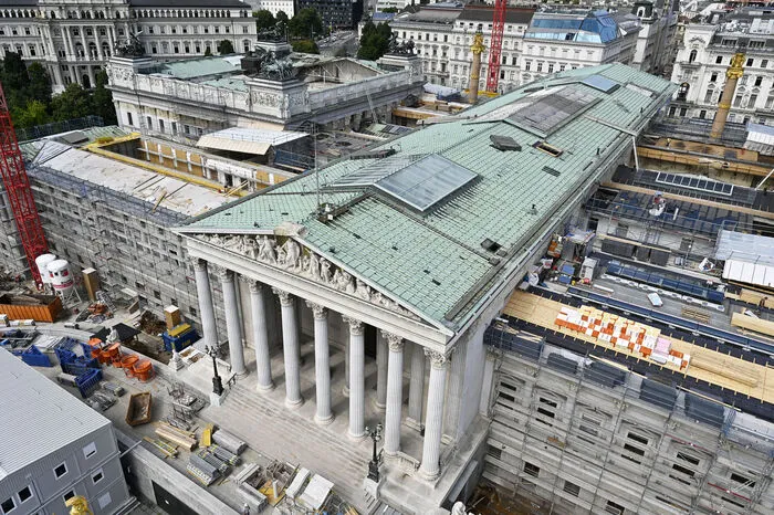Das Dach wird neu gedeckt