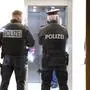 Die Polizei kontrolliert im Bezirk wieder unangekündigt, ob Menschen in Quarantäne tatsächlich zu Hause sind