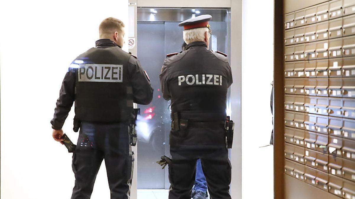 Die Polizei kontrolliert im Bezirk wieder unangekündigt, ob Menschen in Quarantäne tatsächlich zu Hause sind