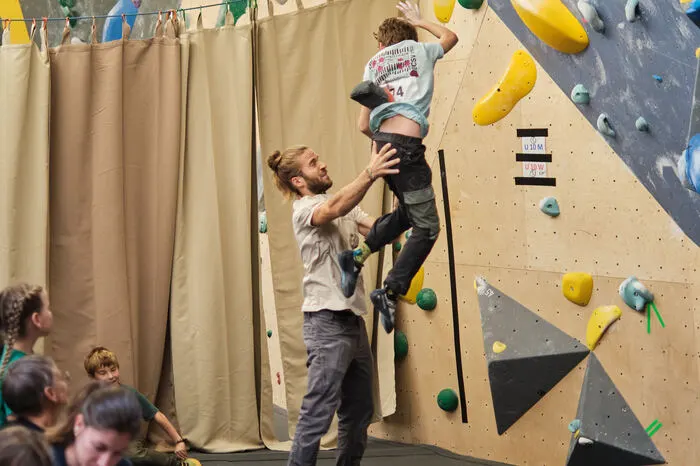 Rund 120 Athletinnen und Athleten unterschiedlicher Altersklassen, sowie zahlreiche Zuseher, fanden sich zu diesem Anlass in der Newton Boulderhalle ein. 