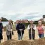 Klaus Kügele, Alexander Kügele, Martin Pucher, Christopher Schlögl und Bianca Schlögl beim Spatenstich (von links) 