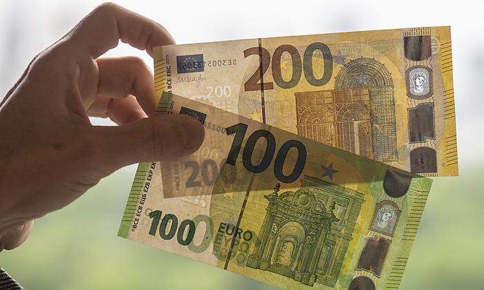 Die neuen 100- und 200 Euro-Scheine werden ab kommenden Dienstag in Umlauf gebracht
