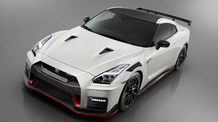 Godzilla, wie die Fans das Untier aus Japan liebevoll nennen, war wieder einmal in der Fitnessstudio: Für das Modelljahr 2020 hat Nissan seinen Supersportwagen GT-R in der Topvariante Nismo mit noch mehr Rennsporttechnik vollgestropft.