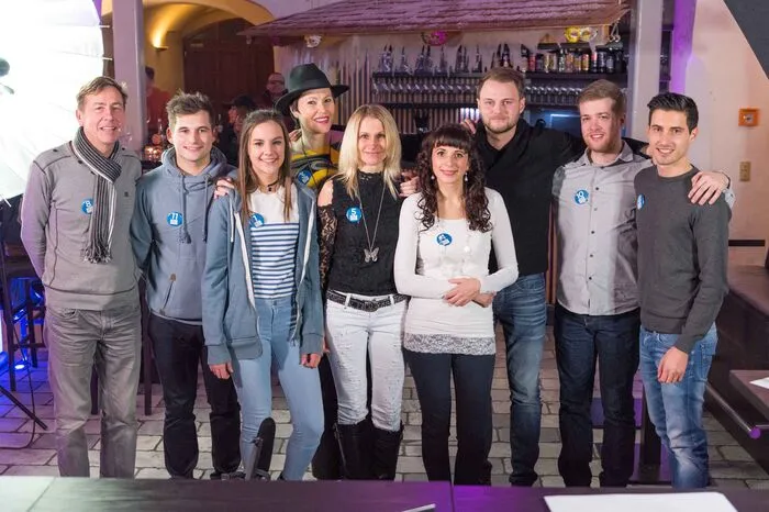 Alle elf Kandidaten, die zum Casting geladen wurden. Adalbert Holzfeind, Andreas Brandstätter, Bianca Dalmatiner, Victoria Rogl, Berta Lackner, Regina Stich, Beau James Leonard, Johannes Benzinger und Michael Ganzer - sie alle hatten Spaß beim Casting. Die Teilnehmer gönnten Regina und Beau auch den Sieg. "Wir verstehen uns so gut, dass wir über eine Whats App-Gruppe in Kontakt bleiben", verrieten sie.