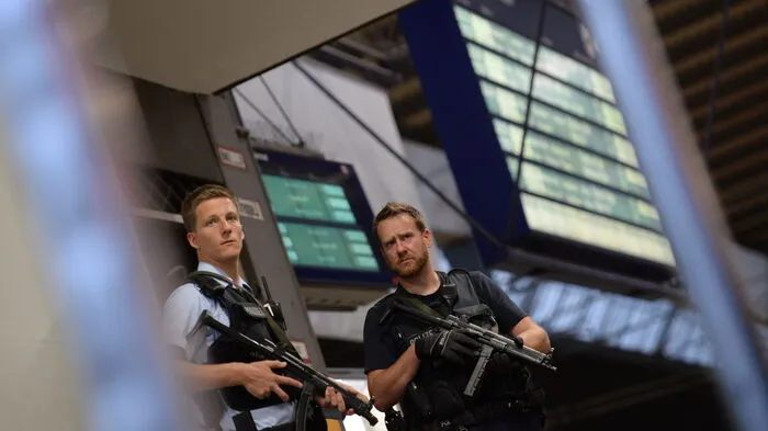 Terror und Panik in München: Bei einem beispiellosen Anschlag bei einem Einkaufszentrum in der deutschen Millionenstadt sind am Freitag mindestens acht Menschen ums Leben gekommen, weitere wurden verletzt.