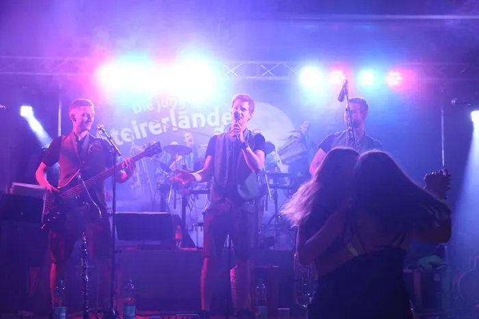 Die jungen Steirerländer unterhielten mit ihrer Livemusik das tanzlustige Publikum in der Halle.
