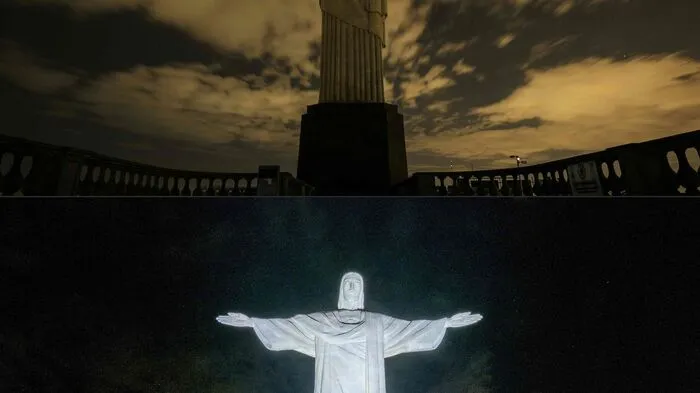 Für den Klimaschutz haben am Samstag weltweit Millionen Menschen das Licht ausgeschaltet. An der Aktion "Earth Hour" waren auch berühmte Wahrzeichen vieler Hauptstädte beteiligt. Hier die Christusstatue in Rio de Janeiro.