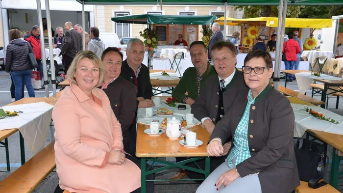 Der Bauernmarkt Hermagor feierte sein 30-jähriges Bestehen. Neben zahlreichen Genussland-Kärnten Marktfahrern waren auch Kunsthandwerker dabei.