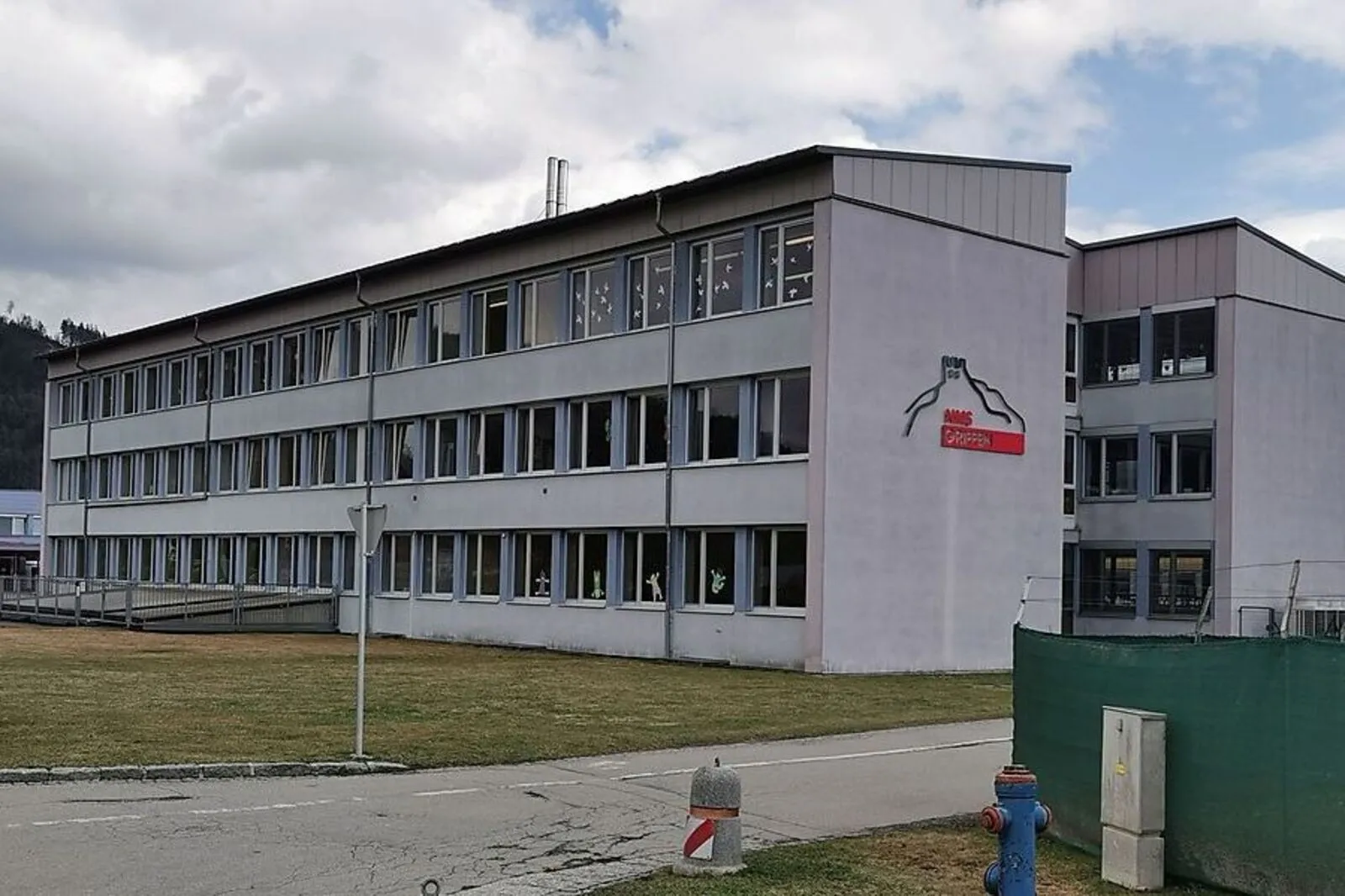 NSFS-144 Summer Secrets 3- Yukari Shizuki’s arousing performance