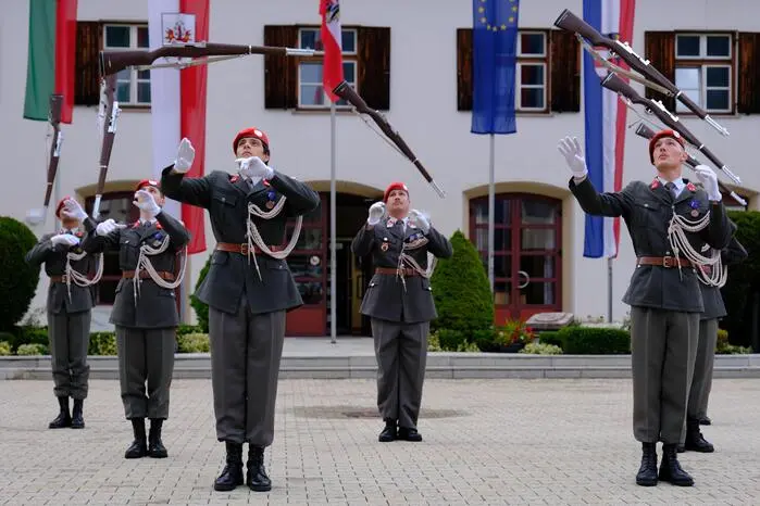 Die Garde aus Wien zeigte beim Show-Exerzieren ihre Künste