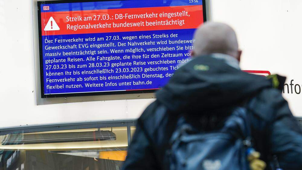 In ganz Deutschland stehen seit Mitternacht Züge, Busse und Flugzeuge still - mit großen Auswirkungen auf Österreich