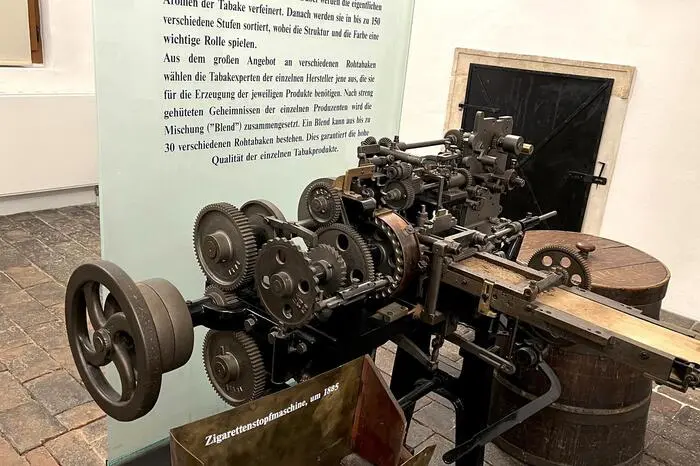 Ein weiterer Höhepunkt war die Präsentation historischer Luftaufnahmen von Fürstenfeld und Umgebung durch Joe Posch. Die Aufnahmen der Alliierten stammen aus den letzten Wochen des Zweiten Weltkrieges und geben einen faszinierenden Einblick in die Vergangenheit. 