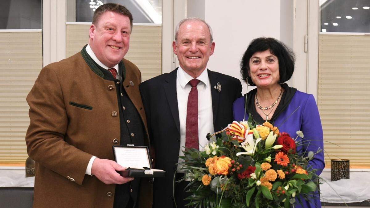 Josef Jury mit Jubilar Helmuth Unterasinger und dessen Ehefrau Blandine