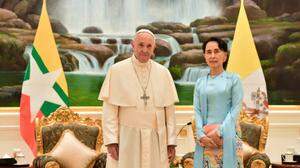 Papst Franziskus mit Friedensnobelpreisträgerin Aung San Suu Kyi