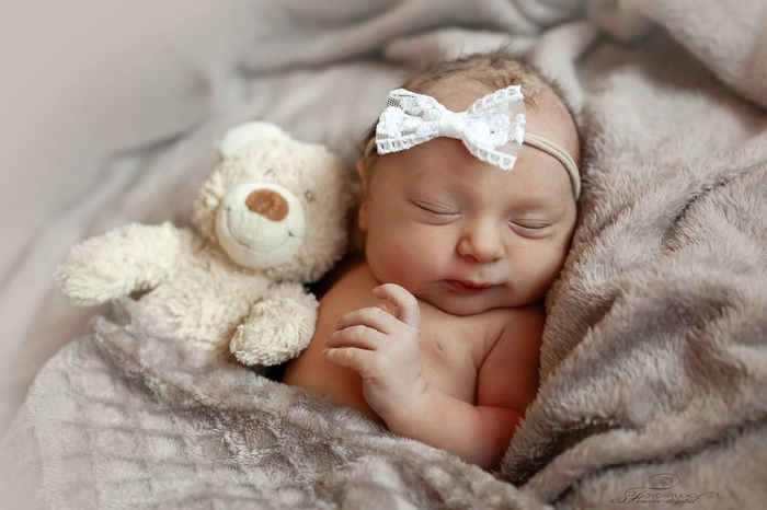 Zum Küssen gern haben seit 6. Juli Sarah Marinelli und Martin Zellnig ihre süße Tochter Isabella (2990 g, 48 cm). Geboren wurde sie um 10.20 Uhr im LKH Wolfsberg. Die junge Familie wohnt in St. Paul, wo von nun an viele gemeinsame Spaziergänge und Kuscheln am Tagesplan stehen werden.