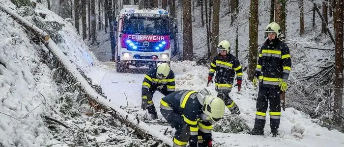 Die Feuerwehren im Bezirk Weiz sind am Freitag gefordert – am Freitagnachmittag sind rund 570 Menschen im Einsatz
