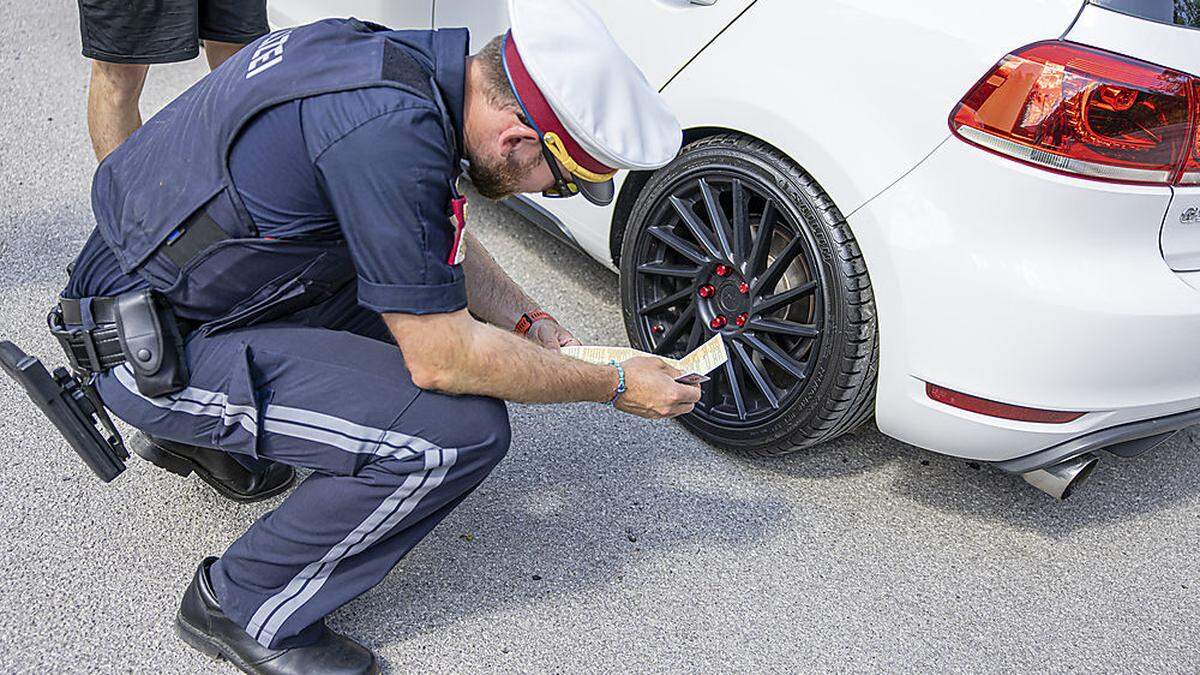 Polizeikontrolle beim GTI-Treffen 