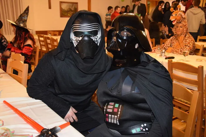 Ob Queen oder Darth Vader, keines der kreativen Kostüme bleibt vergessen.