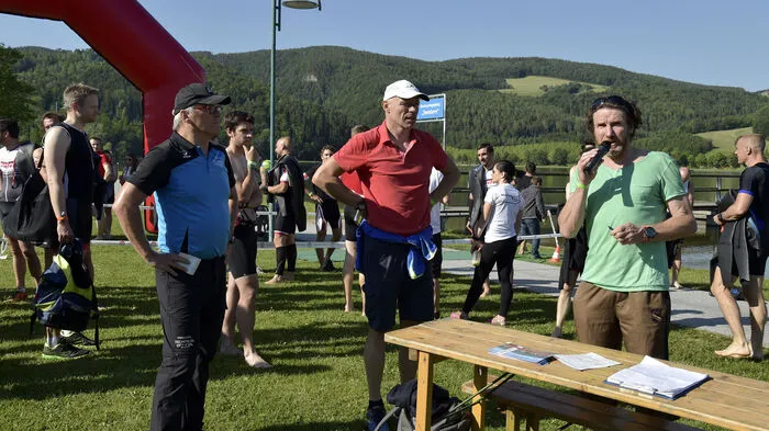 Bei schönstem Wetter und sommerlichen Temperaturen startete der 13. Apfelland-Triathlon am Stubenbergsee