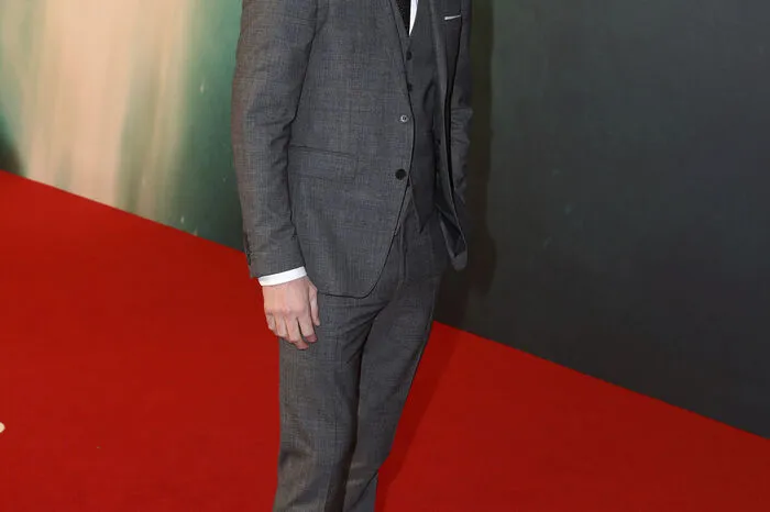 Zur Premiere in London reisten dafür auch Schauspielkollege und Vikanders Ehemann Michael Fassbender an ...