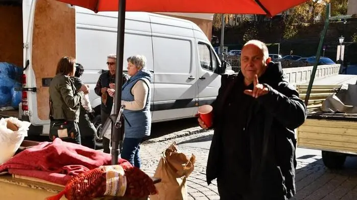 Maroni bis Bekleidung: Wenn vom Hauptplatz bis zum Ende der Anna-Neumann-Straße unterschiedliche Stände aufgestellt sind, dann ist wieder Leonhardimarkt.