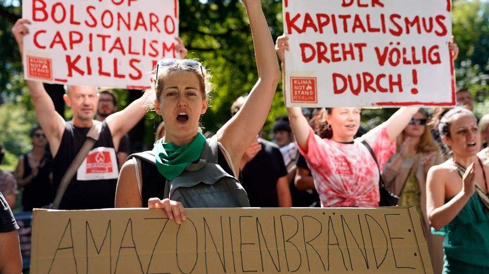 Proteste in Berlin gegen die klimafeindliche Wirtschaft Bolsonaros