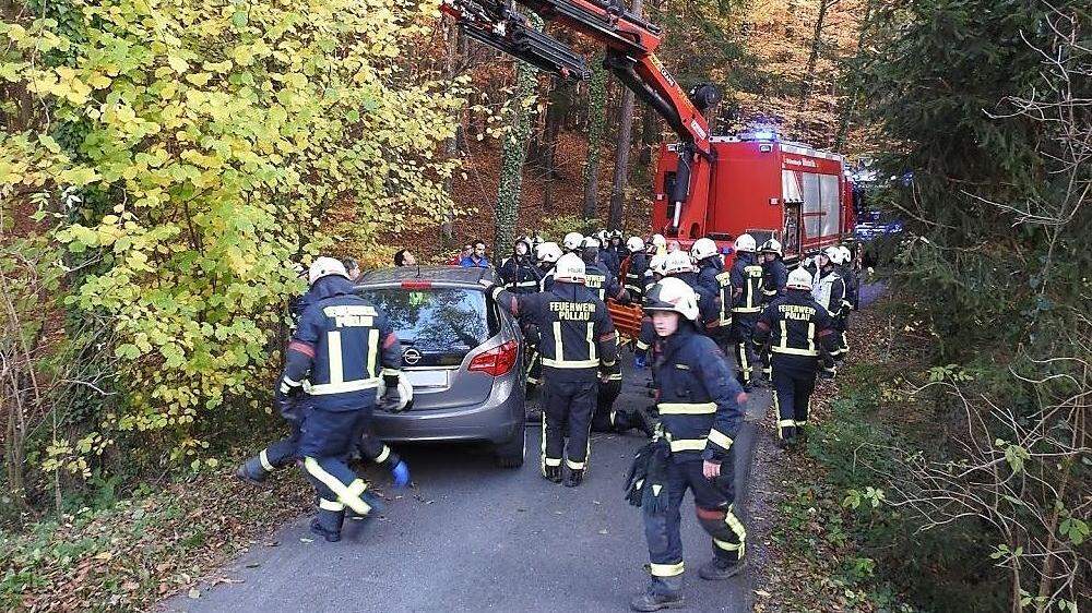 Die Feuerwehr Pöllau war mit 49 Mann im Einsatz