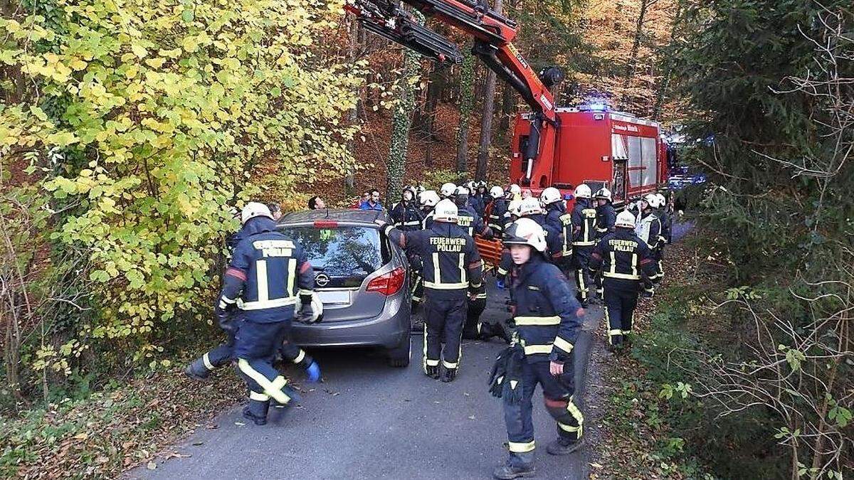 Die Feuerwehr Pöllau war mit 49 Mann im Einsatz