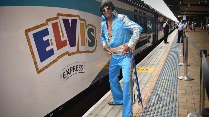 Am Donnerstag verließen zwei der "Elvis-Express" genannten Züge den Bahnhof Sydney Central in Richtung der Kleinstadt Parkes.
